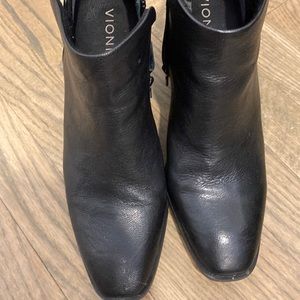 Vionic black boots 🥾 size 9. Good condition